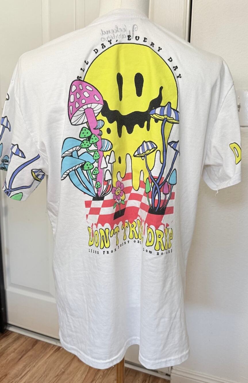 Weekend Warrior XL Don’t Trip T-Shirt White Mushroom Smiley All Over Print